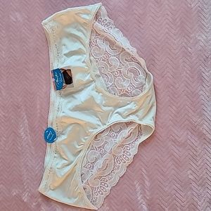 2 pairs of playtex ❤️ my curves panties